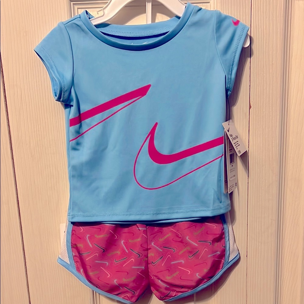 Nike Dri Fit 2 Piece Set